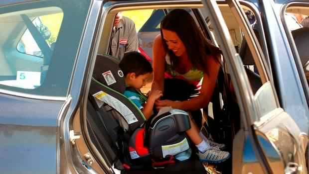 Anuncian uso obligatorio de anclaje para sillas de autos