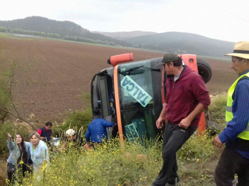 Volcamiento de Bus en ruta L-30M deja 19 personas lesionadas - Linares ...
